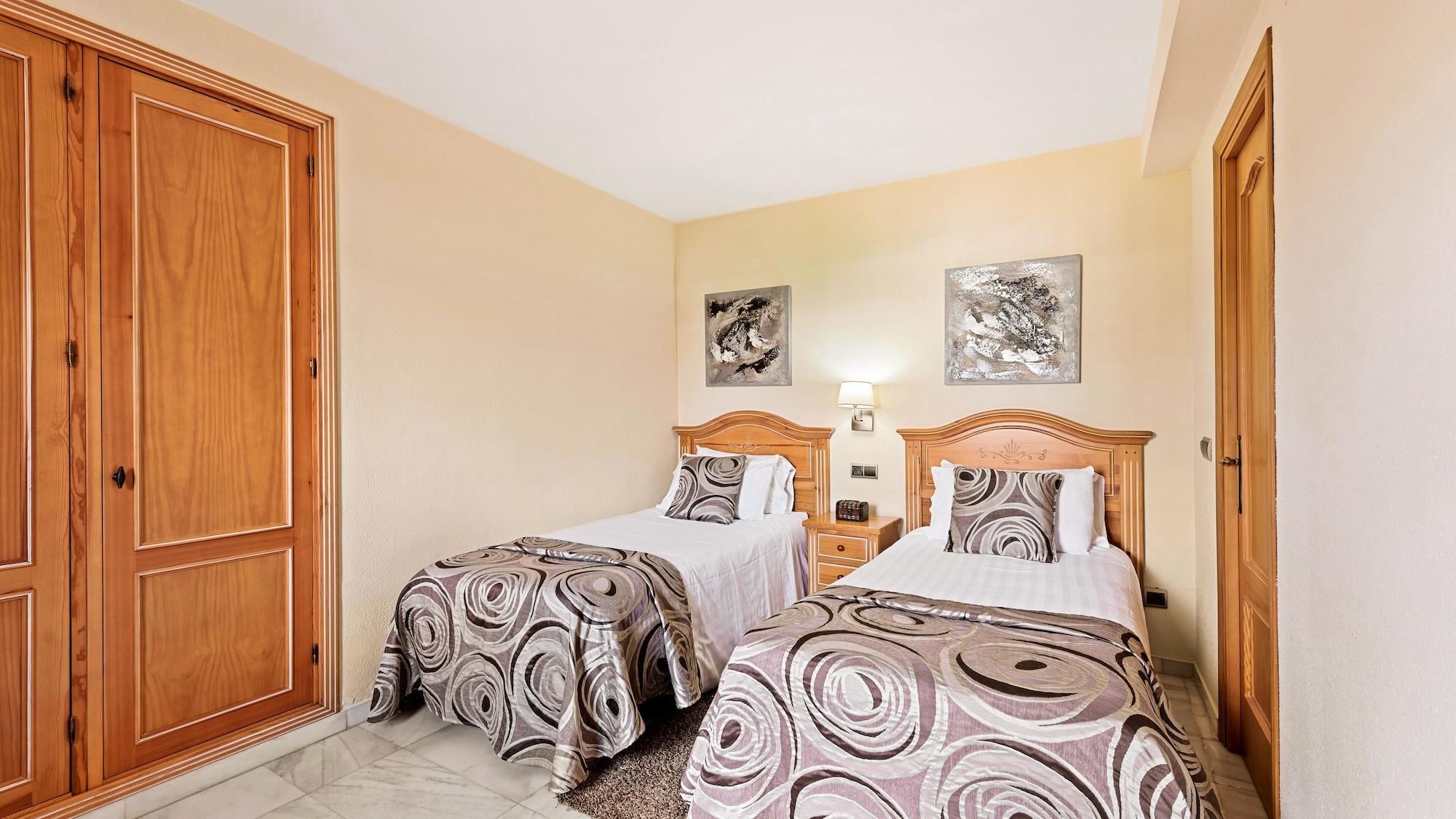 Macdonald Villacana Resort Estepona Bagian luar foto