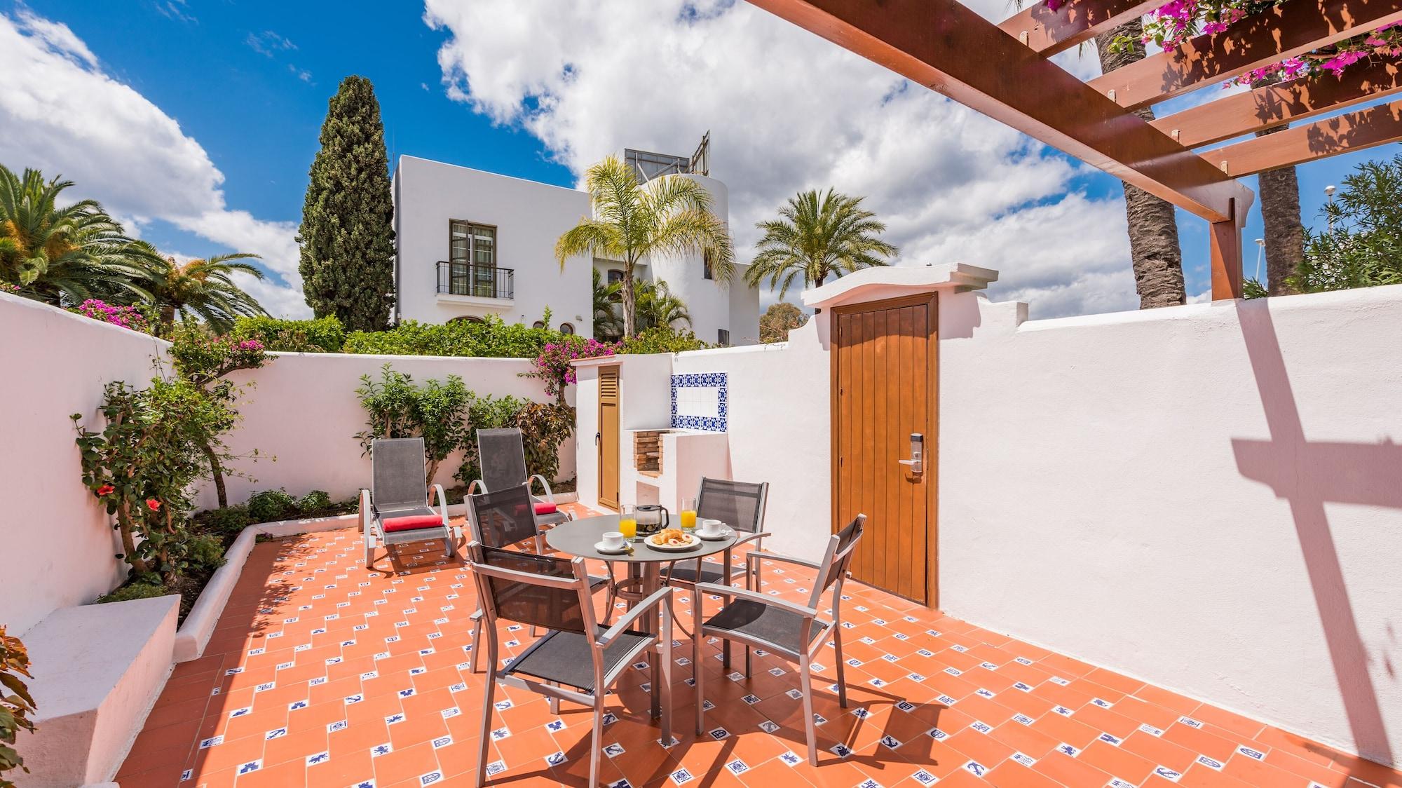 Macdonald Villacana Resort Estepona Bagian luar foto