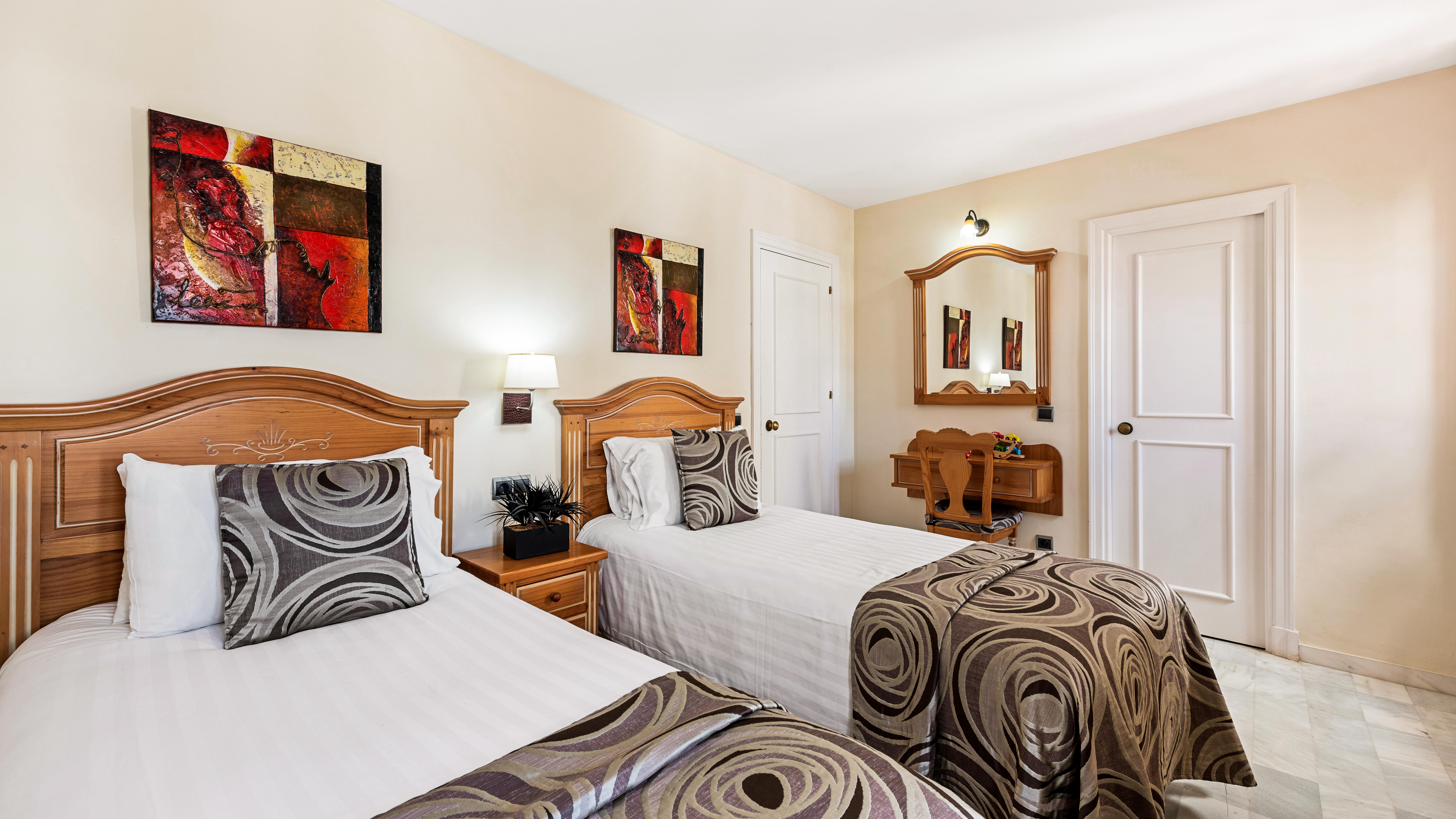 Macdonald Villacana Resort Estepona Bagian luar foto