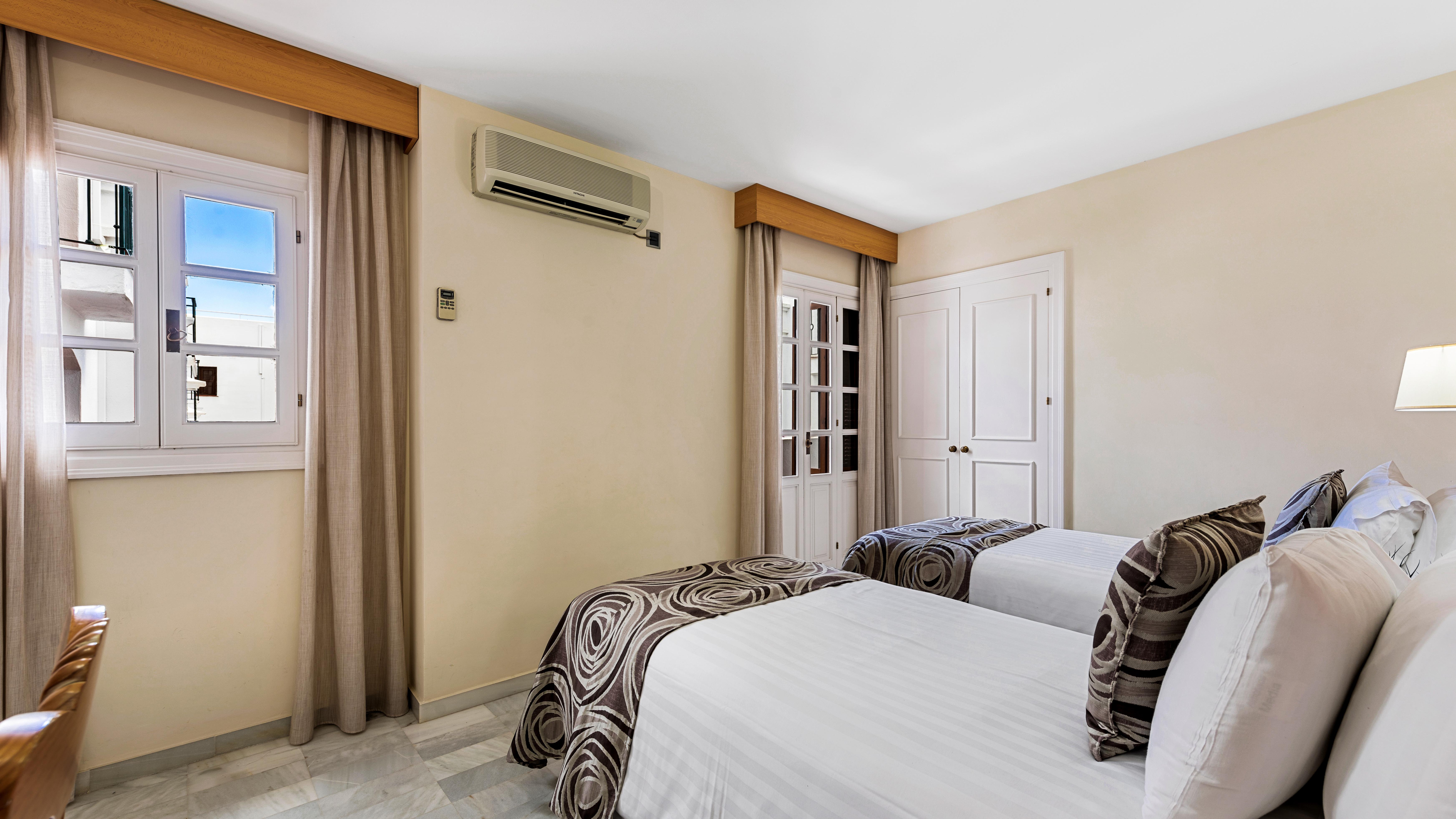 Macdonald Villacana Resort Estepona Bagian luar foto