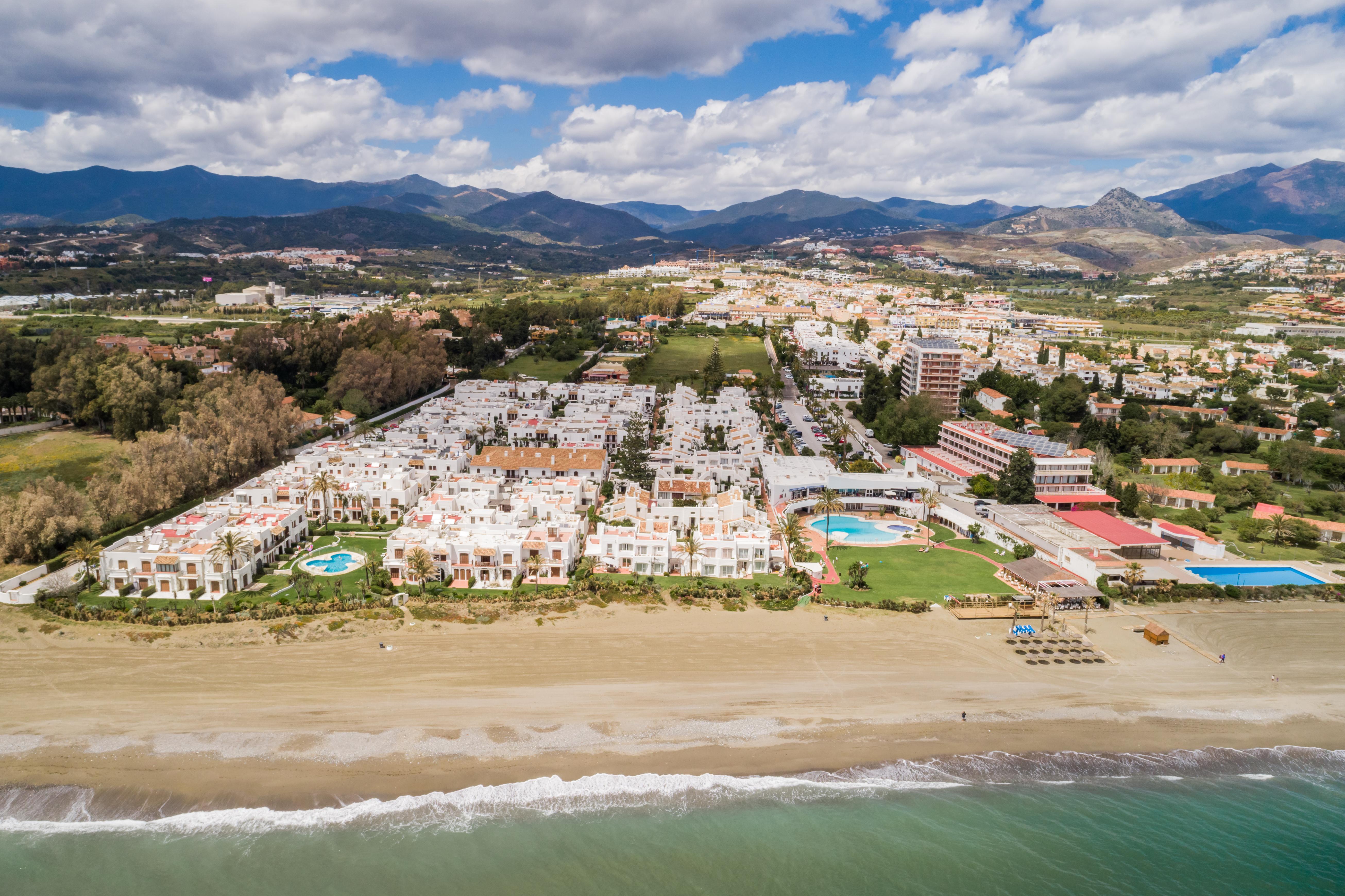Macdonald Villacana Resort Estepona Bagian luar foto
