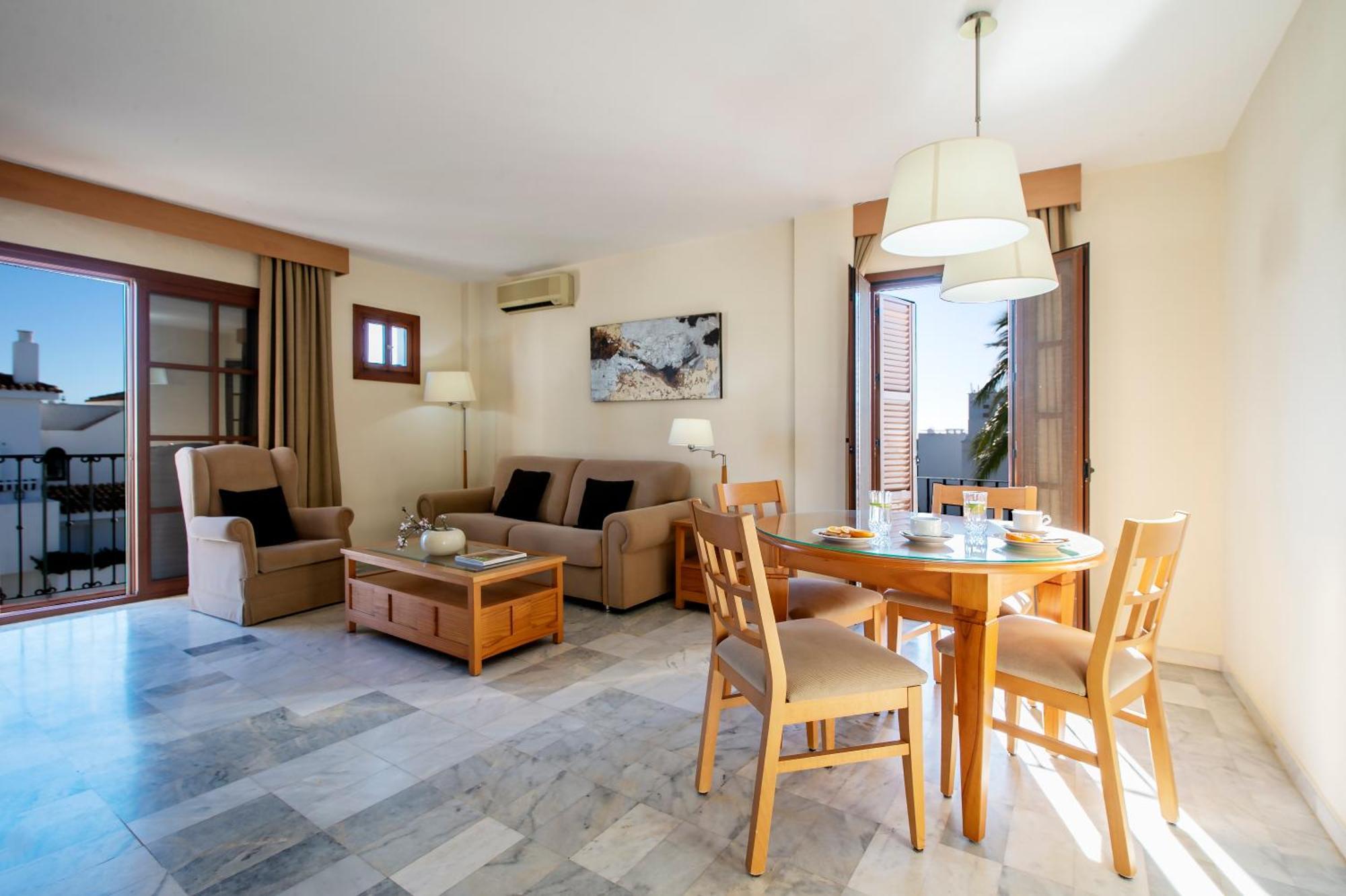 Macdonald Villacana Resort Estepona Bagian luar foto