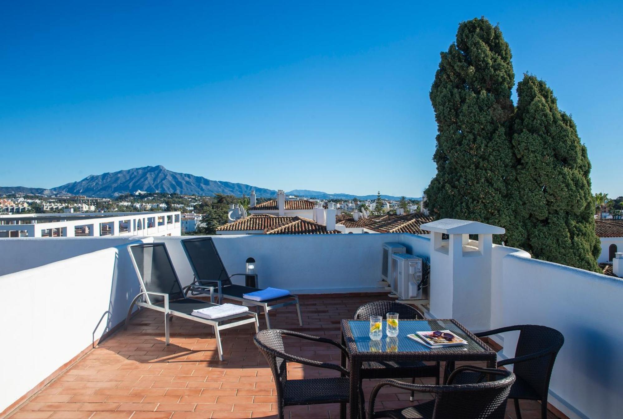 Macdonald Villacana Resort Estepona Bagian luar foto